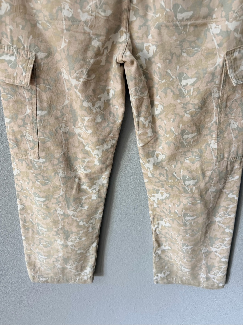 Cotton On Beige Camouflage Floral Cargo Pants Size 4 - Picture 11 of 16